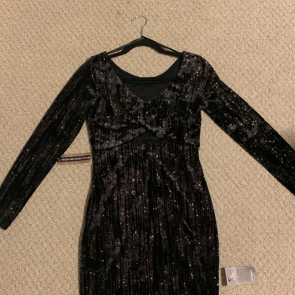 Le Chateau Sparkly Black Long Sleeve Bodycon Dress - Picture 2 of 3